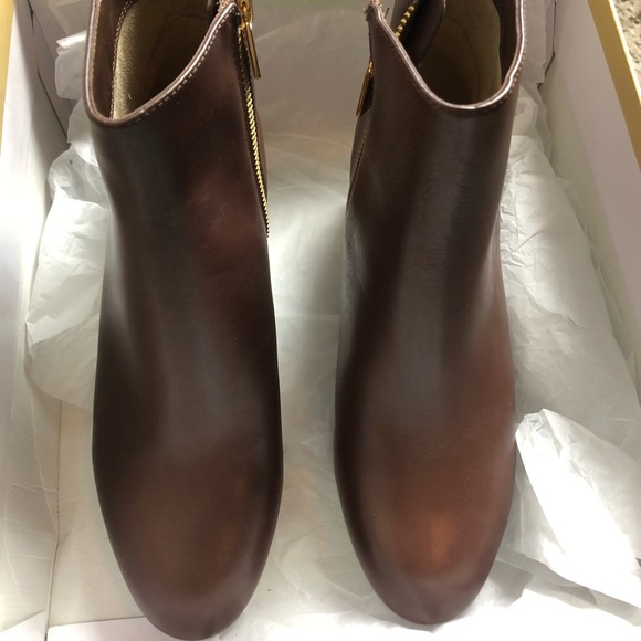 NEW Michael Kors Booties Sabrina Mid Boot - Picture 7 of 13